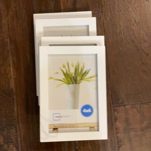 4 white 4x6 picture frames